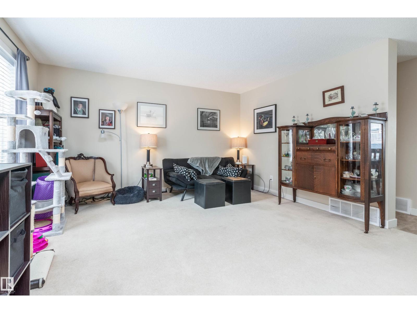 #29 12004 22 AV SW SW