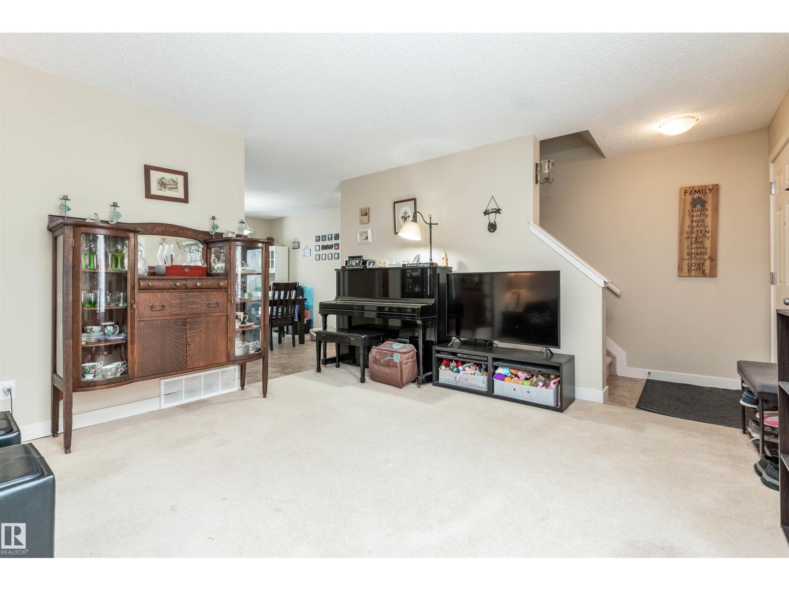 #29 12004 22 AV SW SW