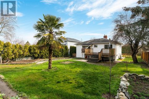 3240 Harriet Rd Saanich BC V8Z3S2