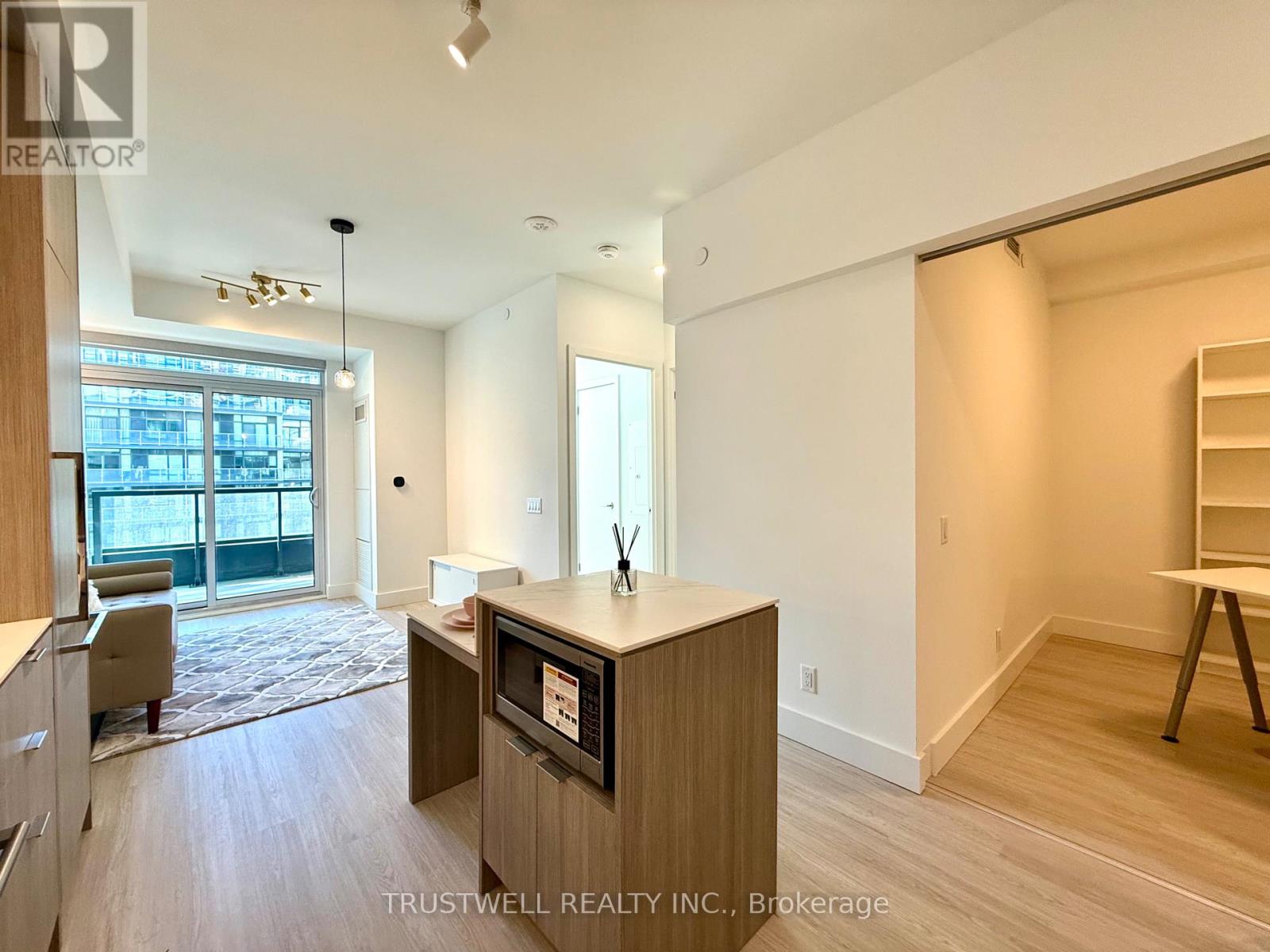 503 - 6 GREENBRIAR ROAD