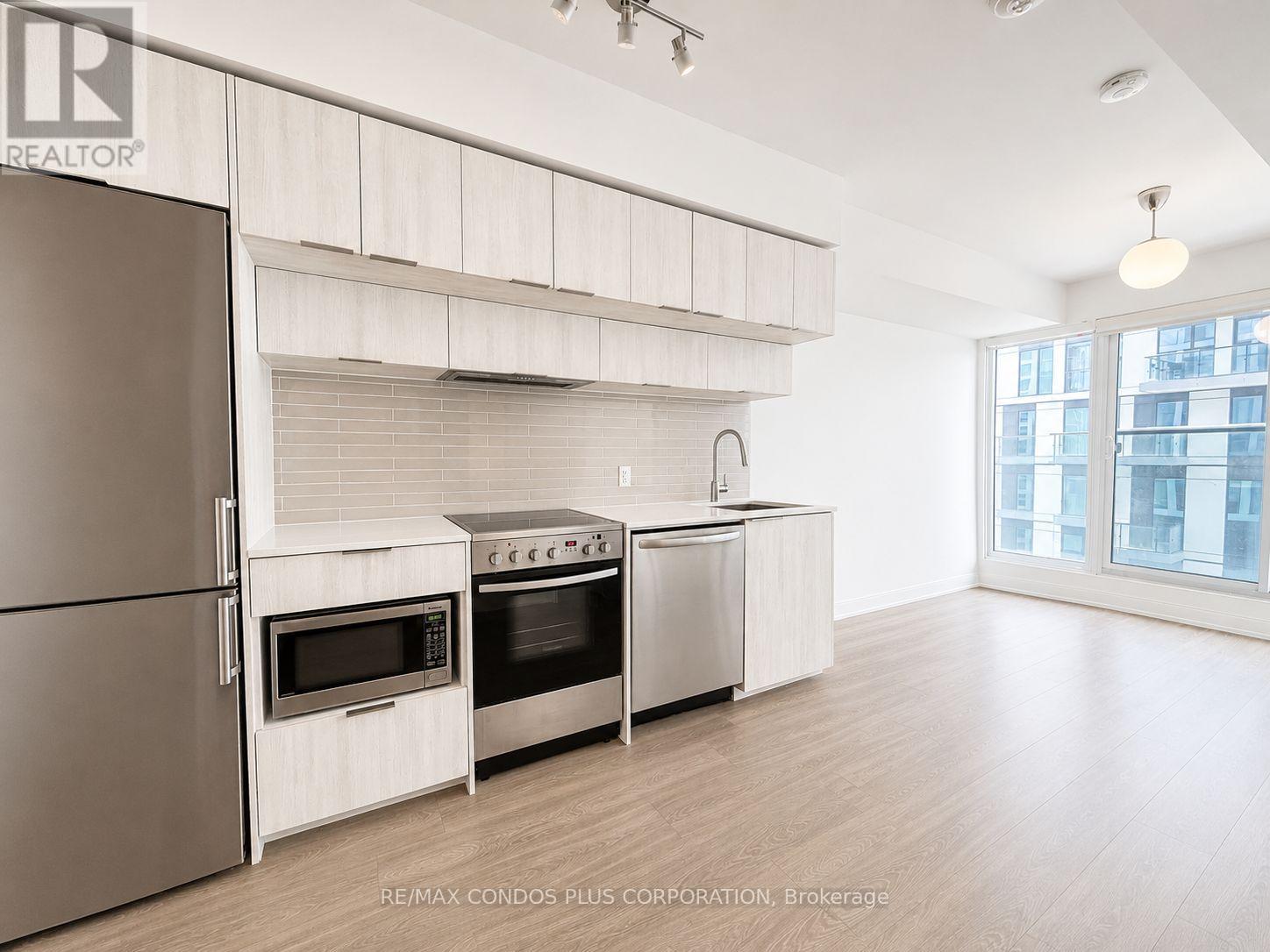 2215 - 181 DUNDAS STREET E