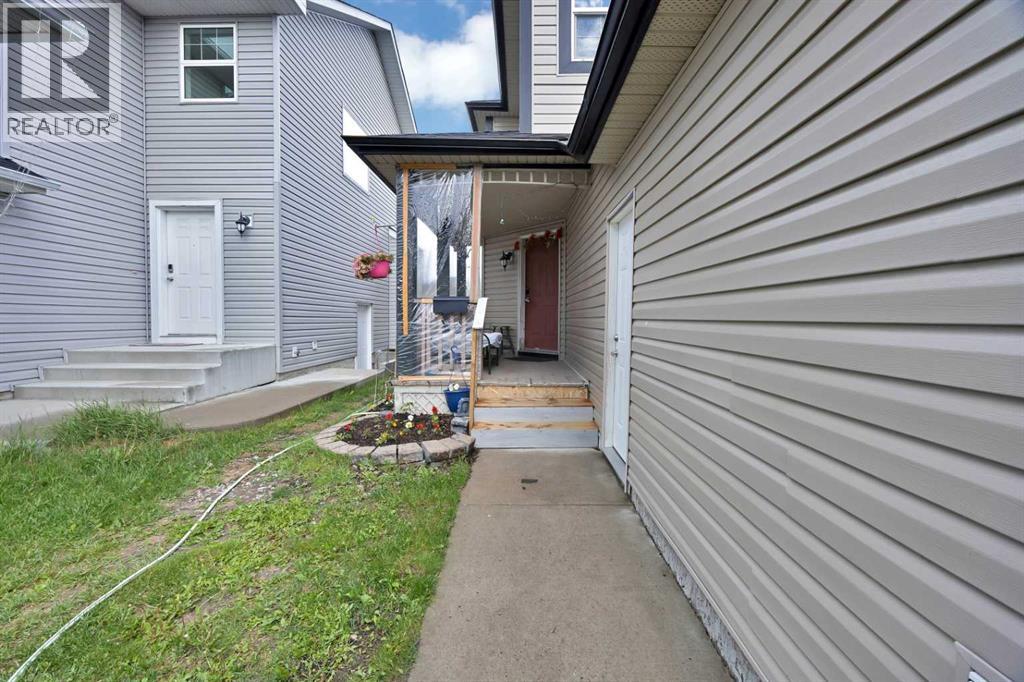 25 Martha's Meadow Place NE