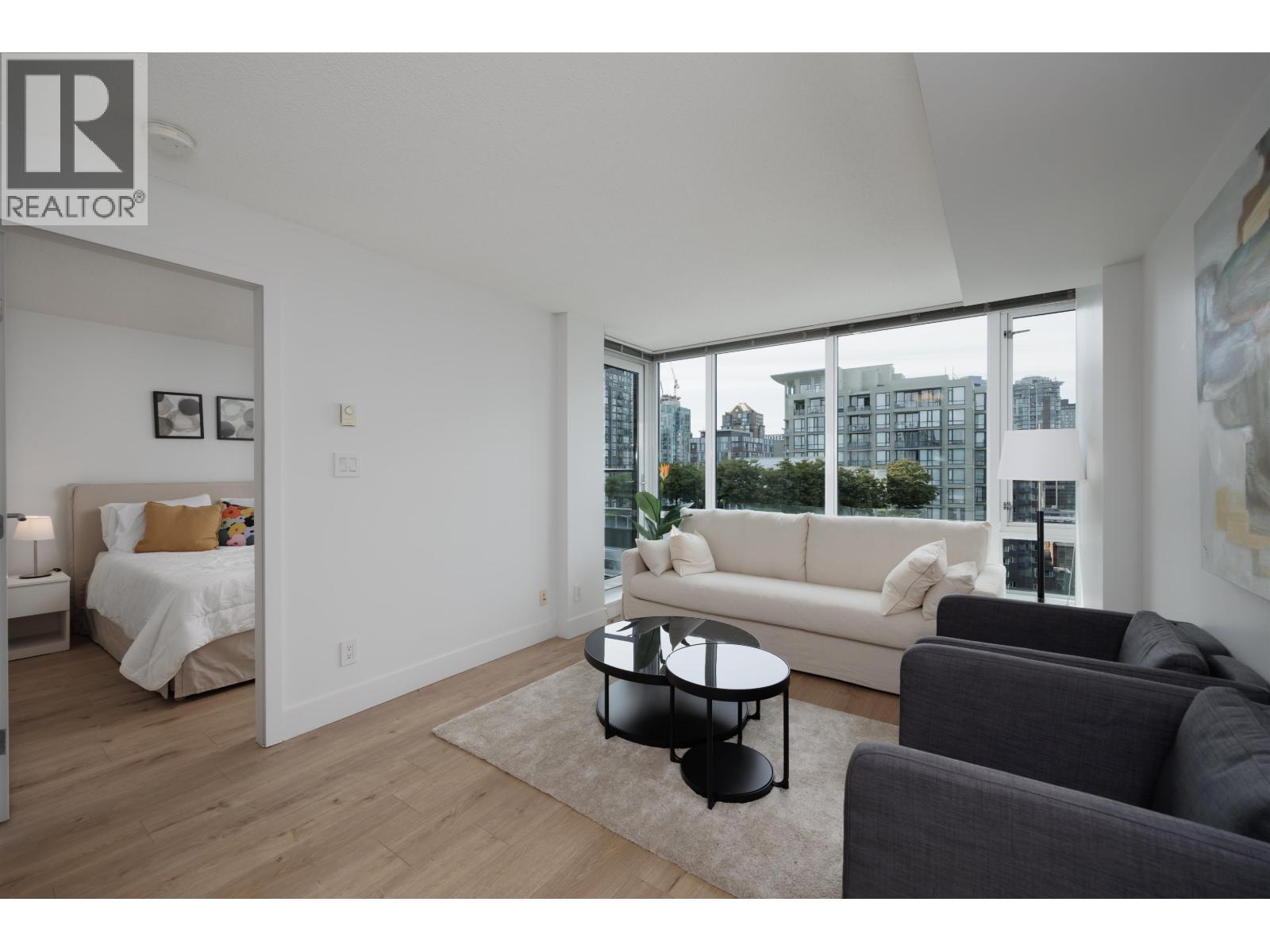 1704 1088 RICHARDS STREET