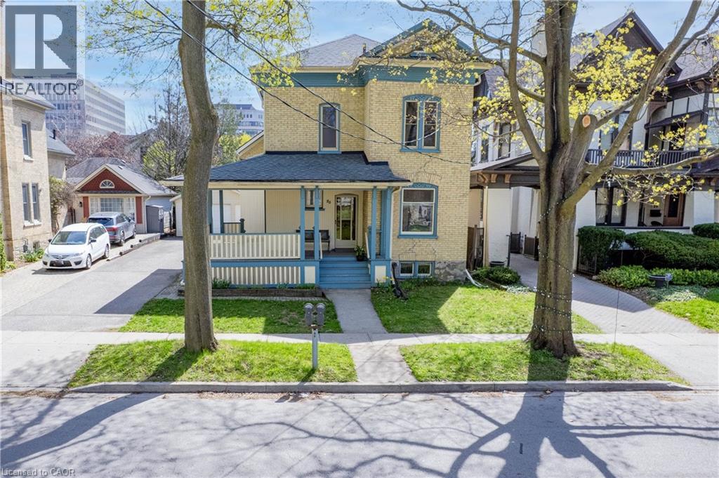 25 AHRENS Street W