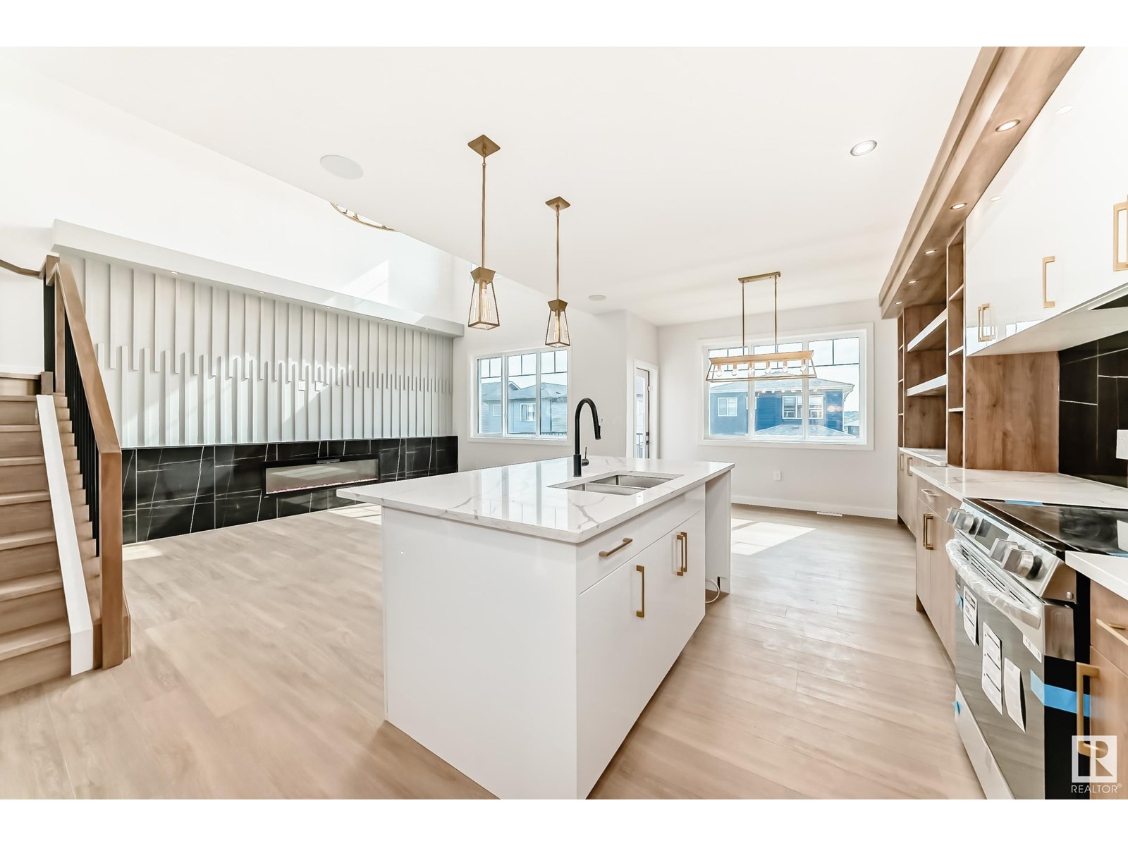 15 AXELWOOD CR