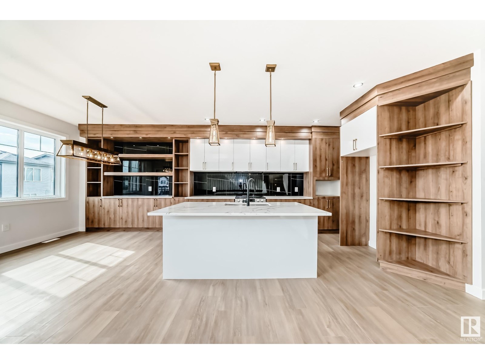 15 AXELWOOD CR