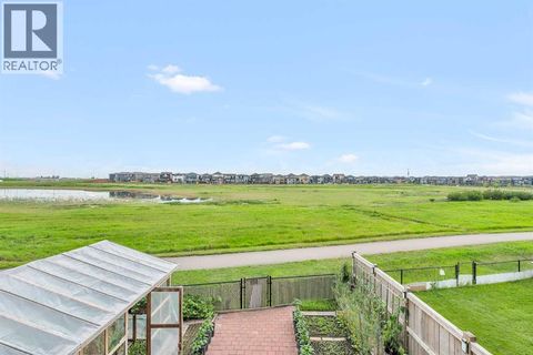 304 Corner Meadows Manor NE Calgary AB T3N1J7