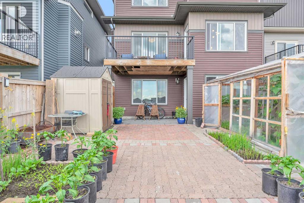 304 Corner Meadows Manor NE