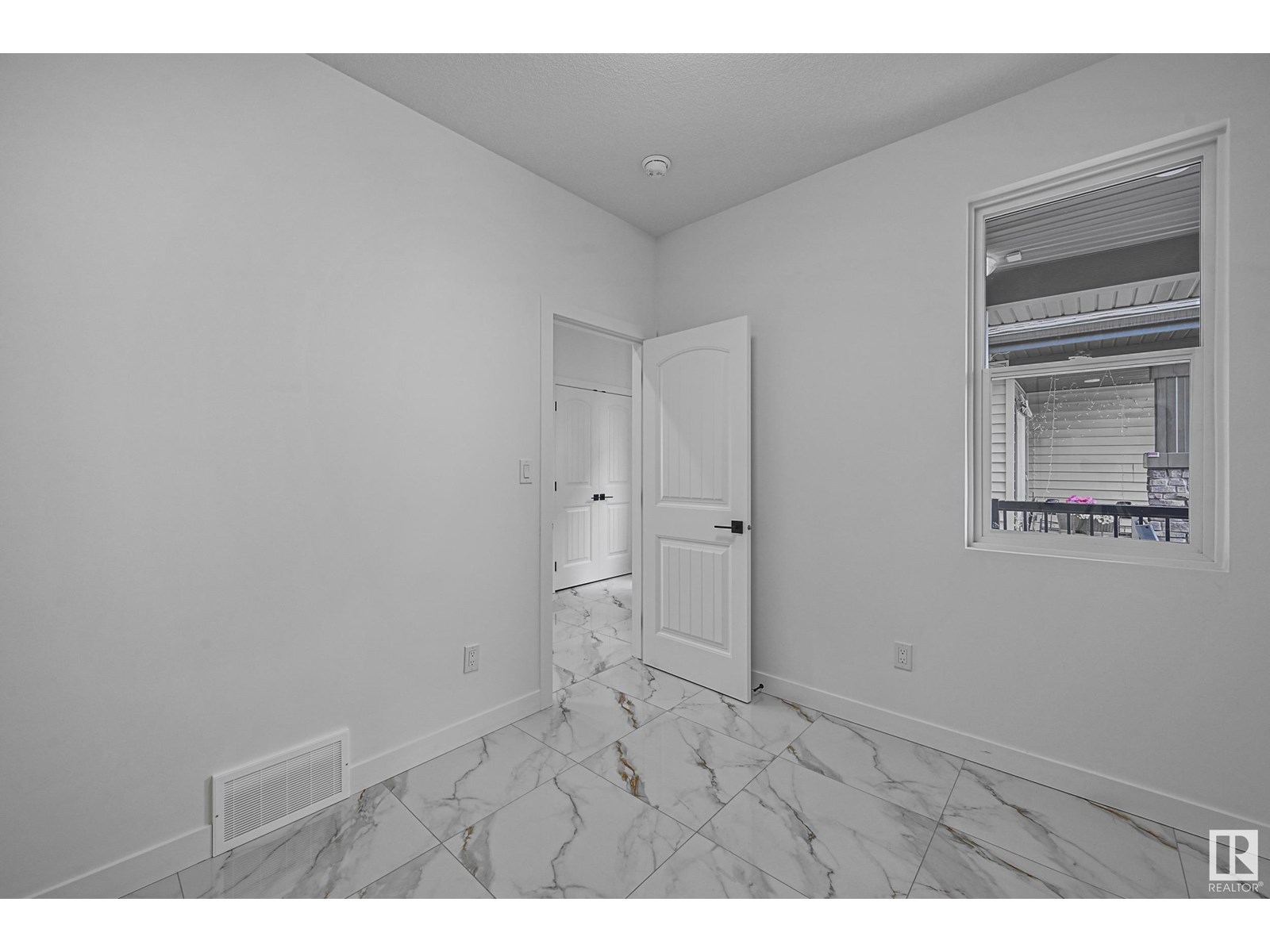 9232 183 AV NW