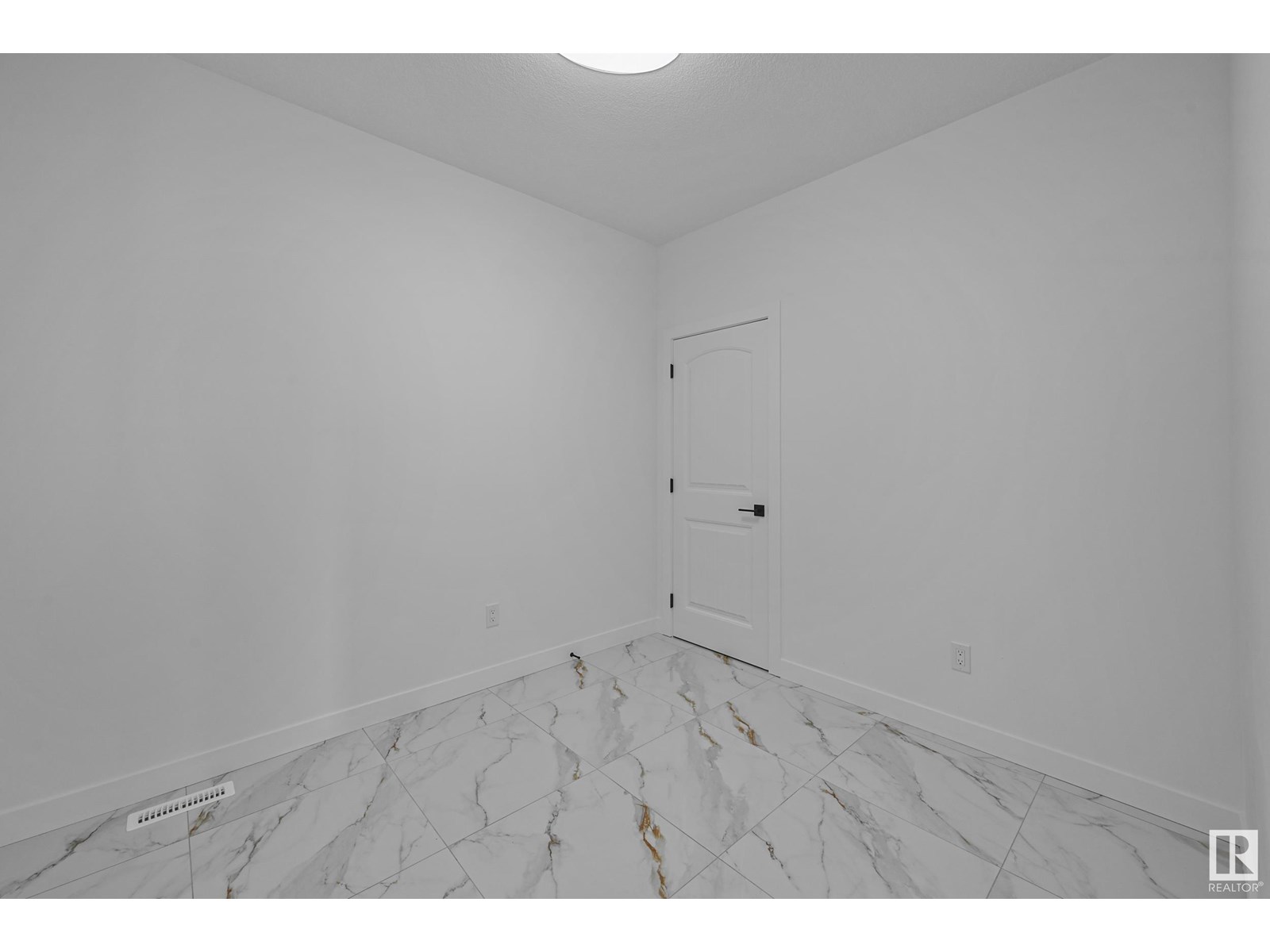 9232 183 AV NW