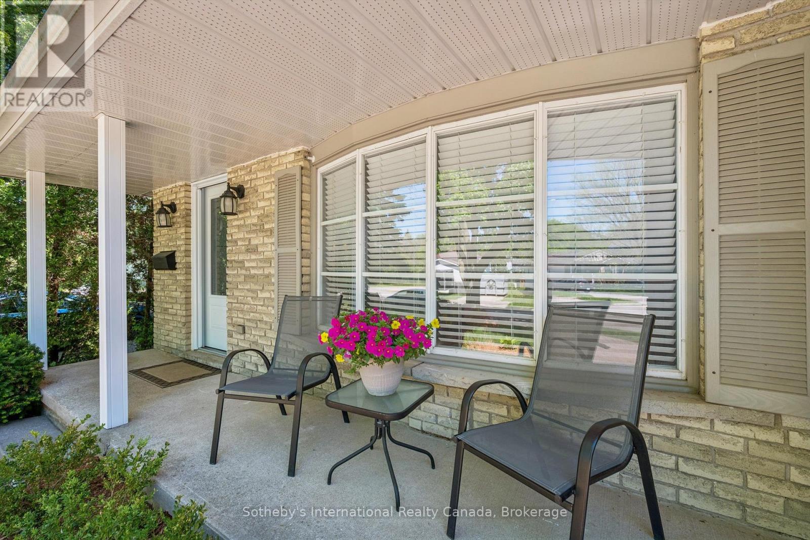 401 MIDWOOD CRESCENT
