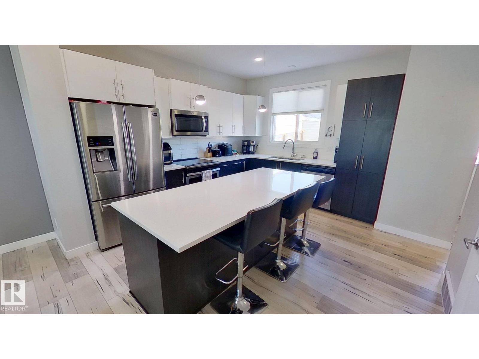 9876 206 ST NW
