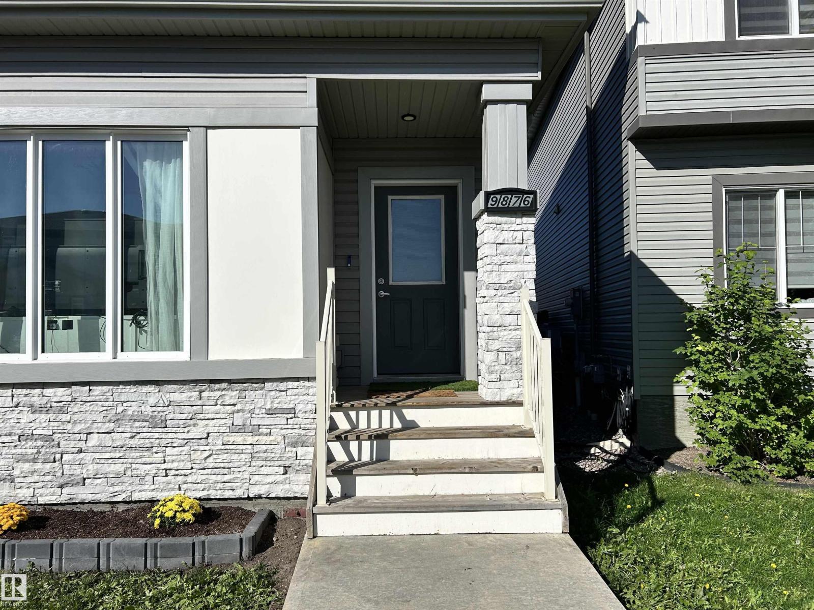 9876 206 ST NW