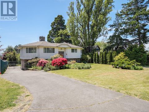 1531 Knight Ave Saanich BC V8P1K8