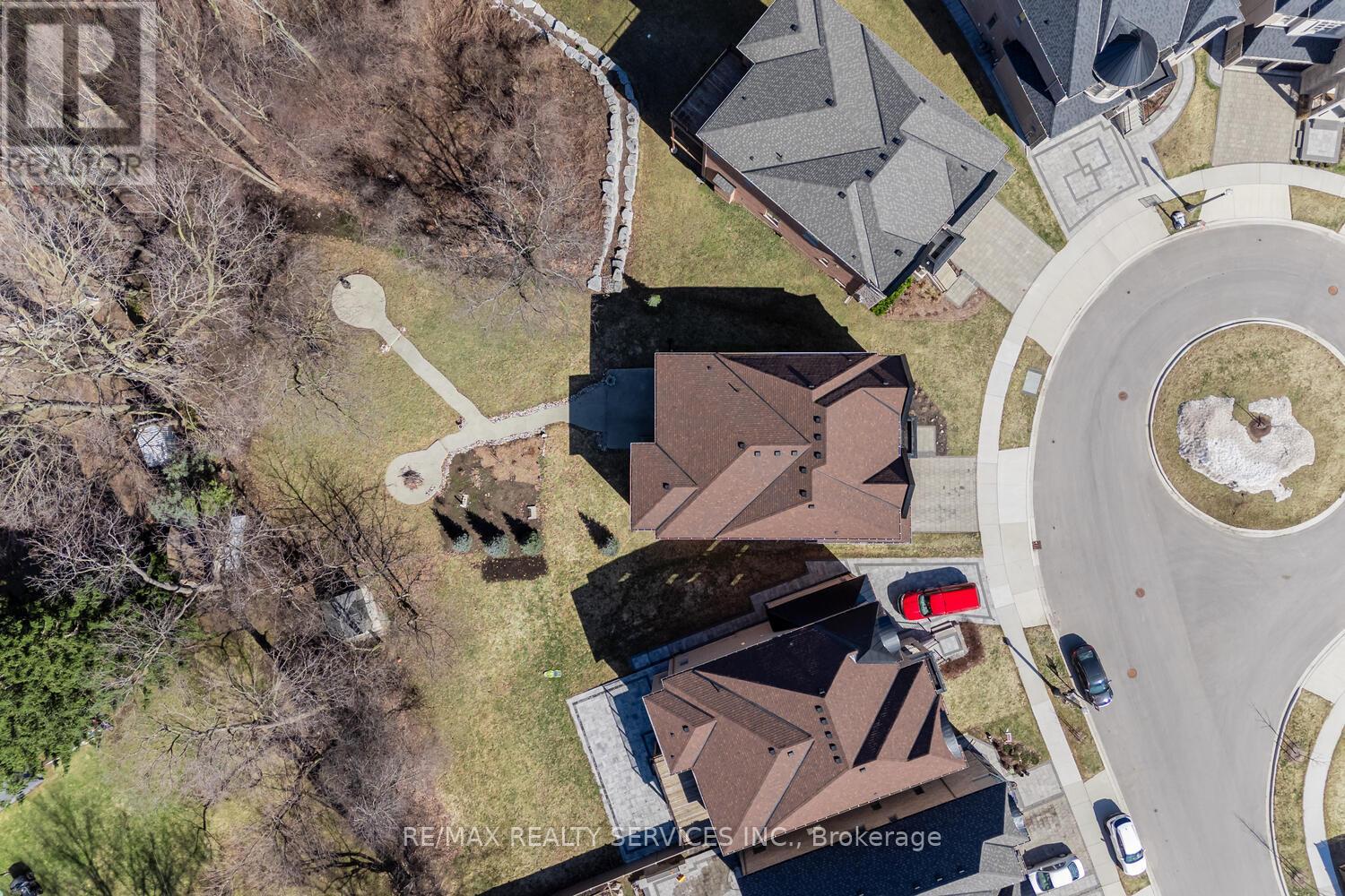 945 PONDCLIFFE COURT