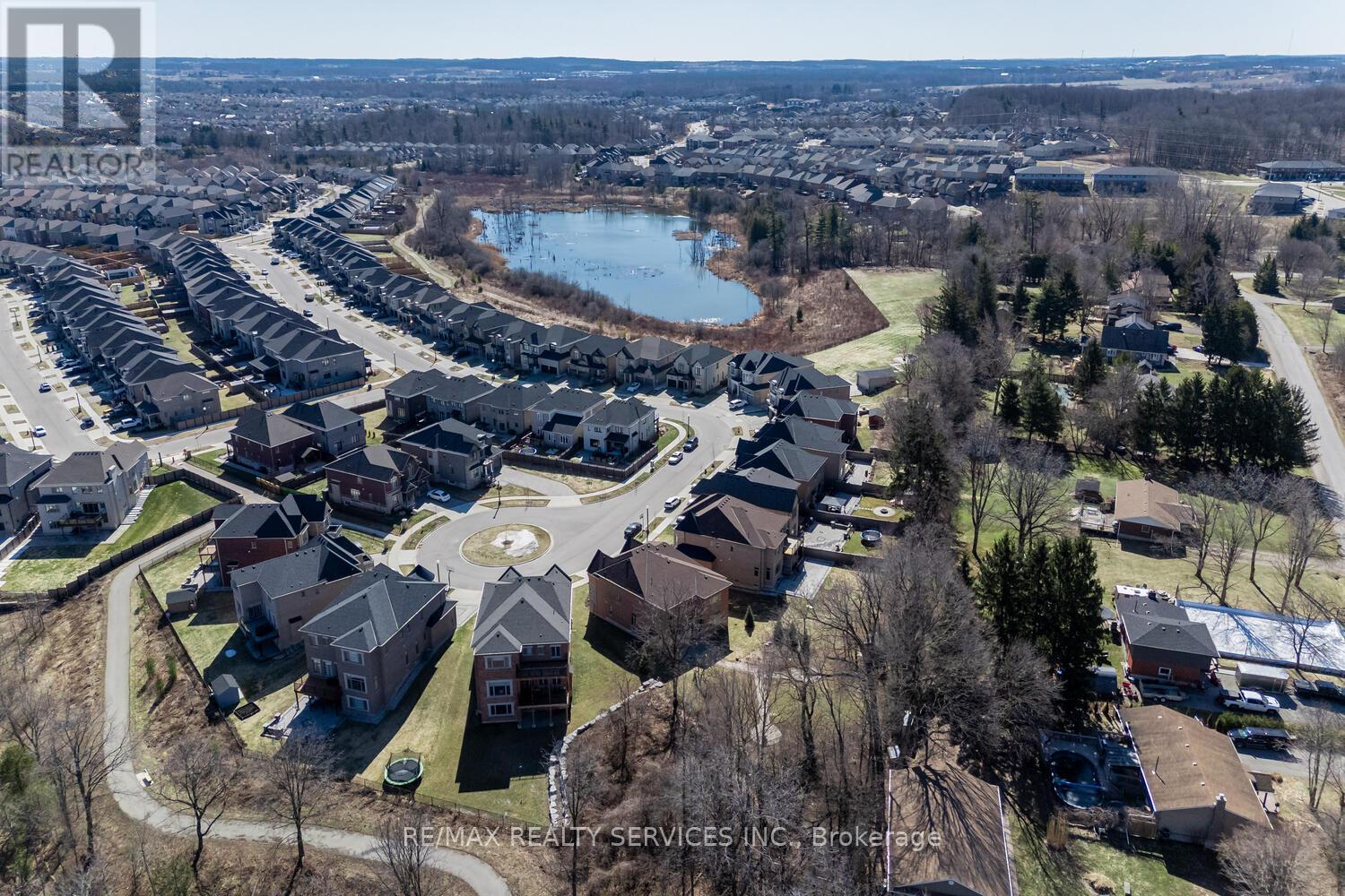 945 PONDCLIFFE COURT