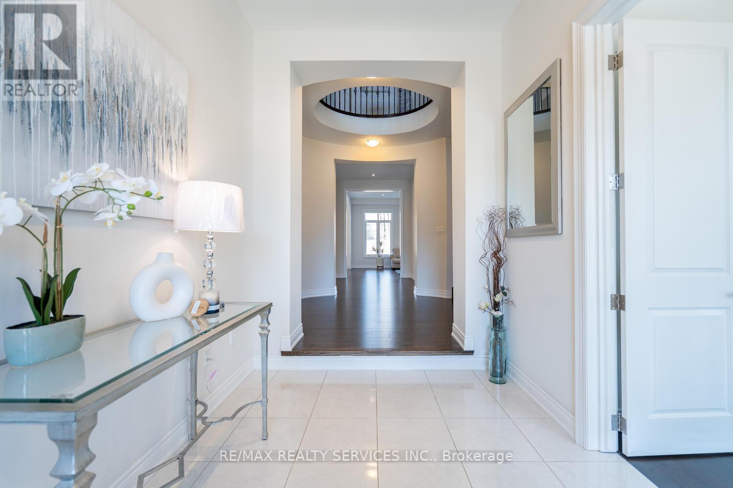 945 PONDCLIFFE COURT