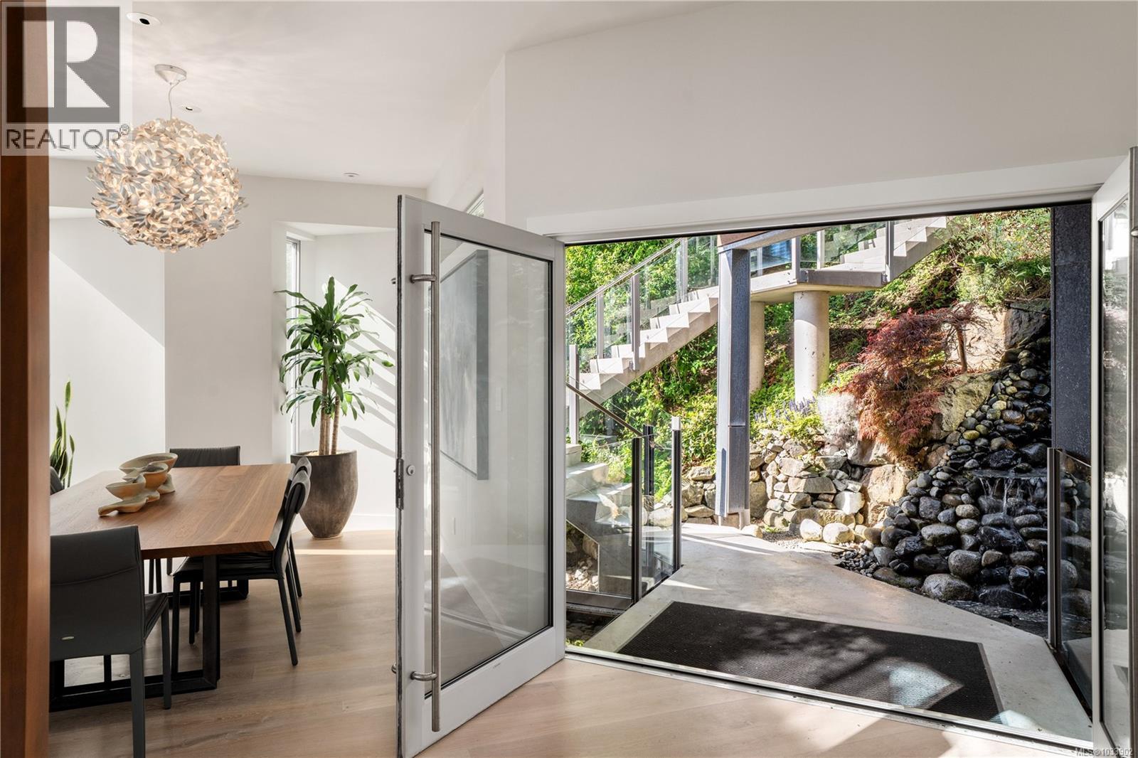 5039 Cordova Bay Rd