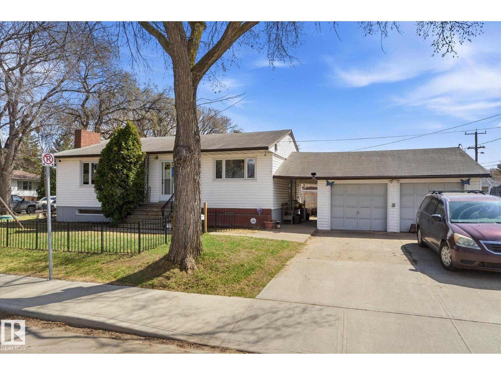 5703 119 AV NW