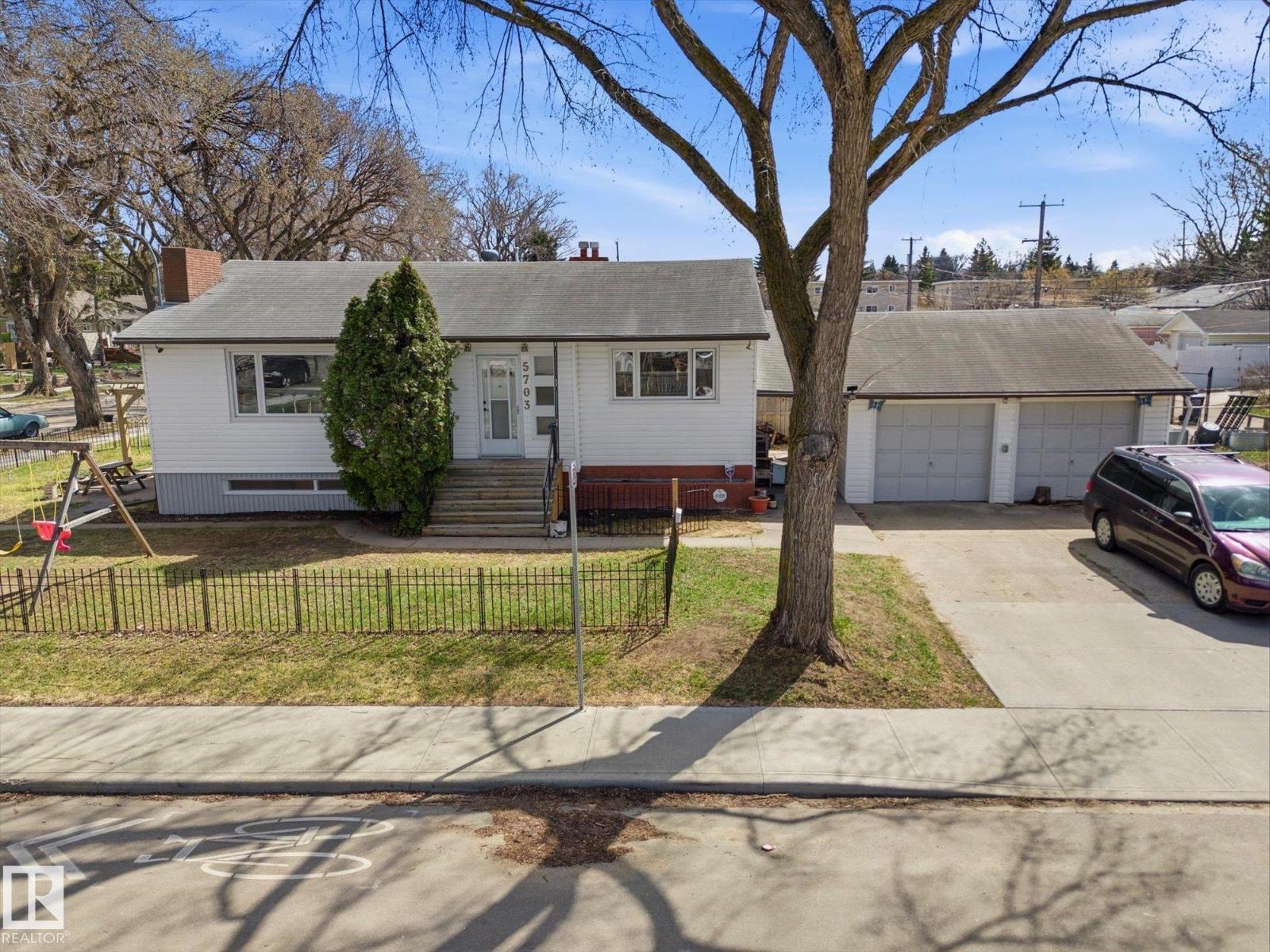 5703 119 AV NW