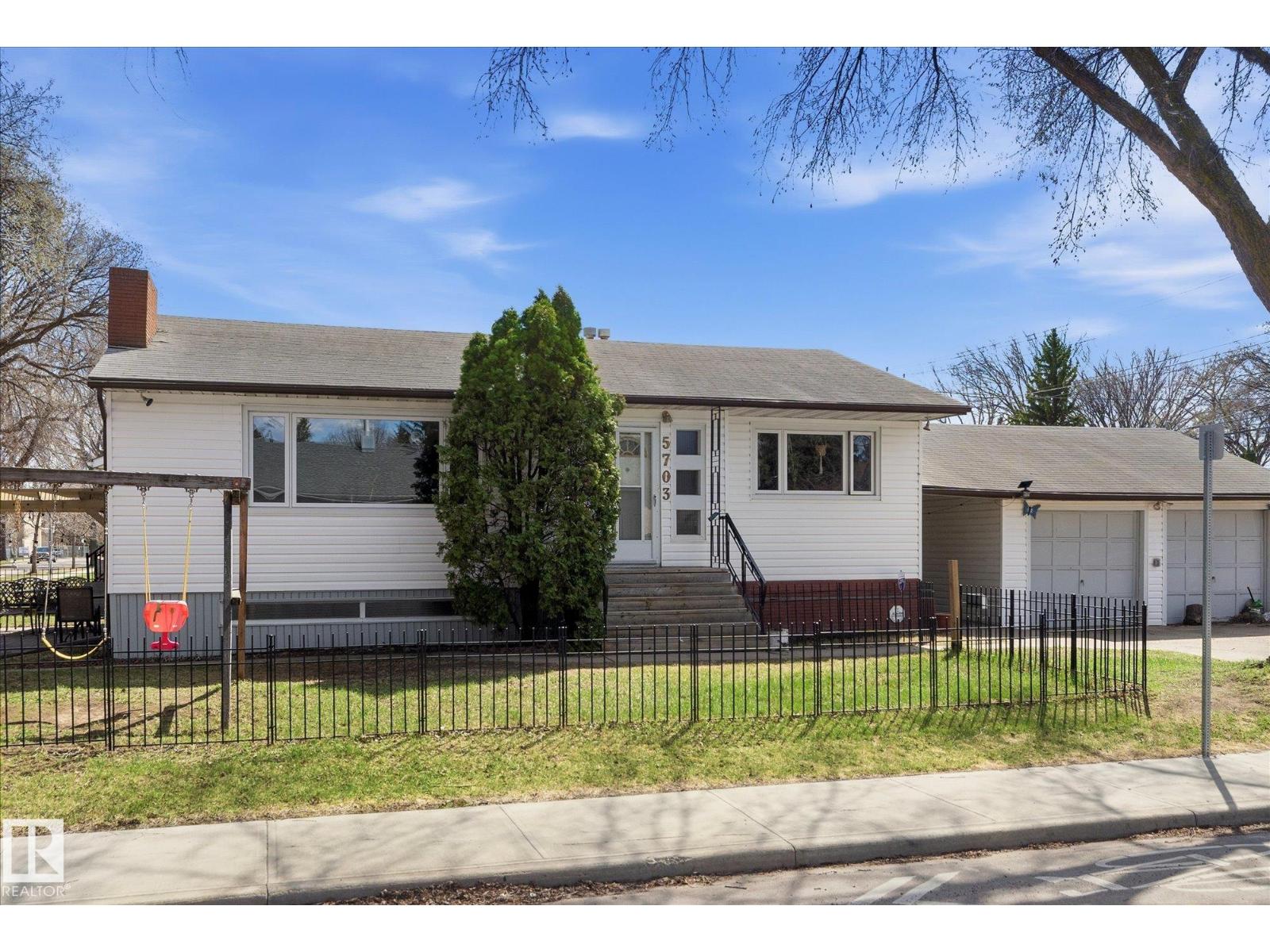 5703 119 AV NW