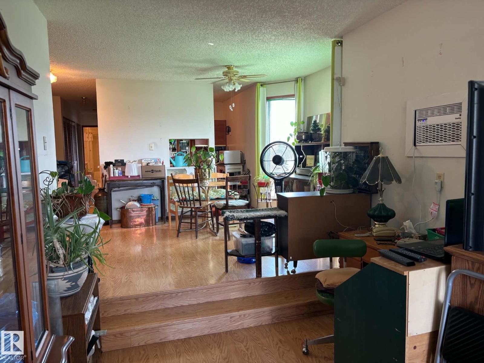 #401 10743 107 ST NW NW