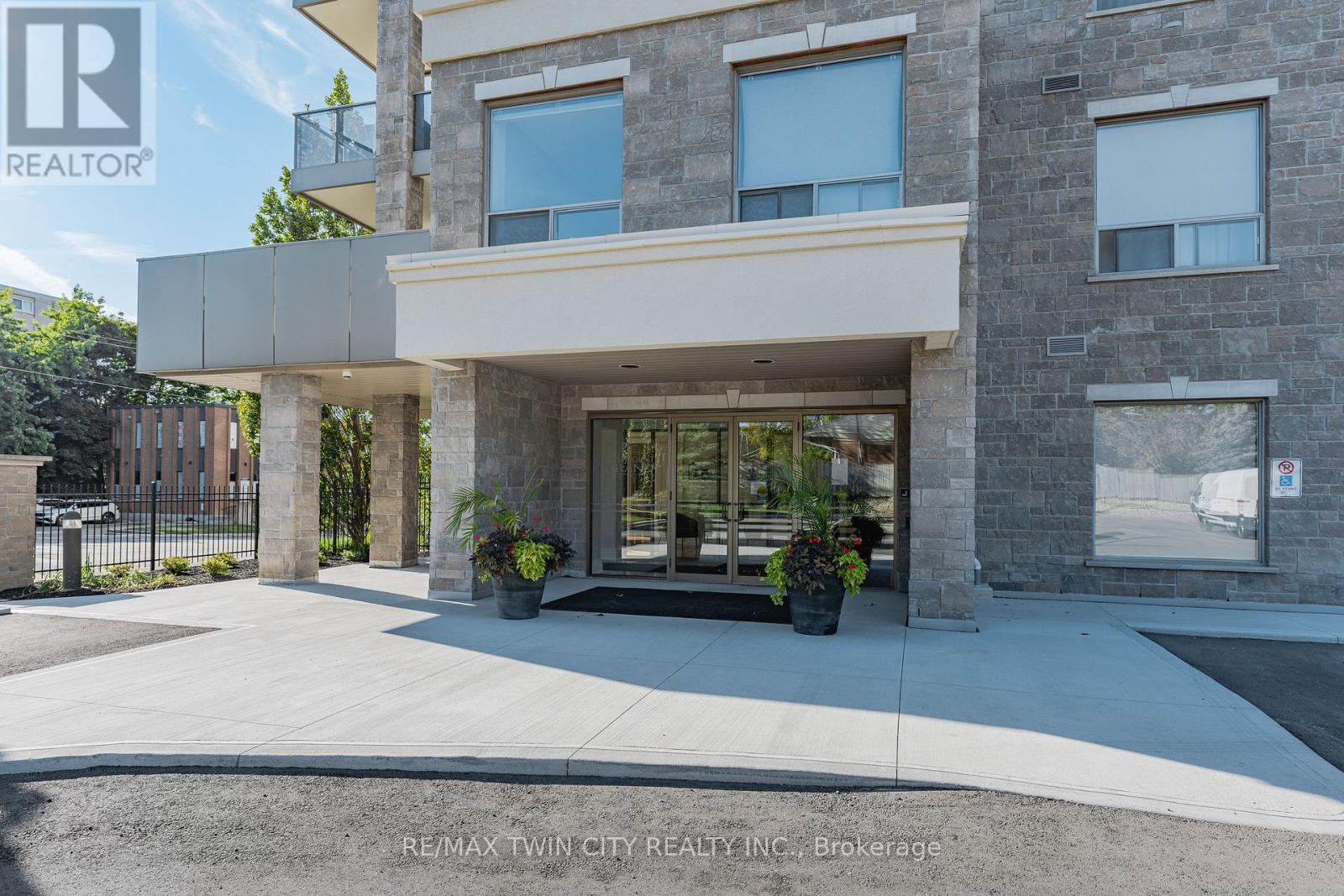 706 - 223 ERB STREET W