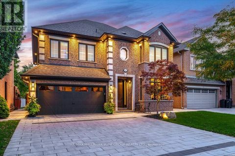 16 WOODLAND TRAIL COURT Vaughan (Islington Woods) ON L4L9H9