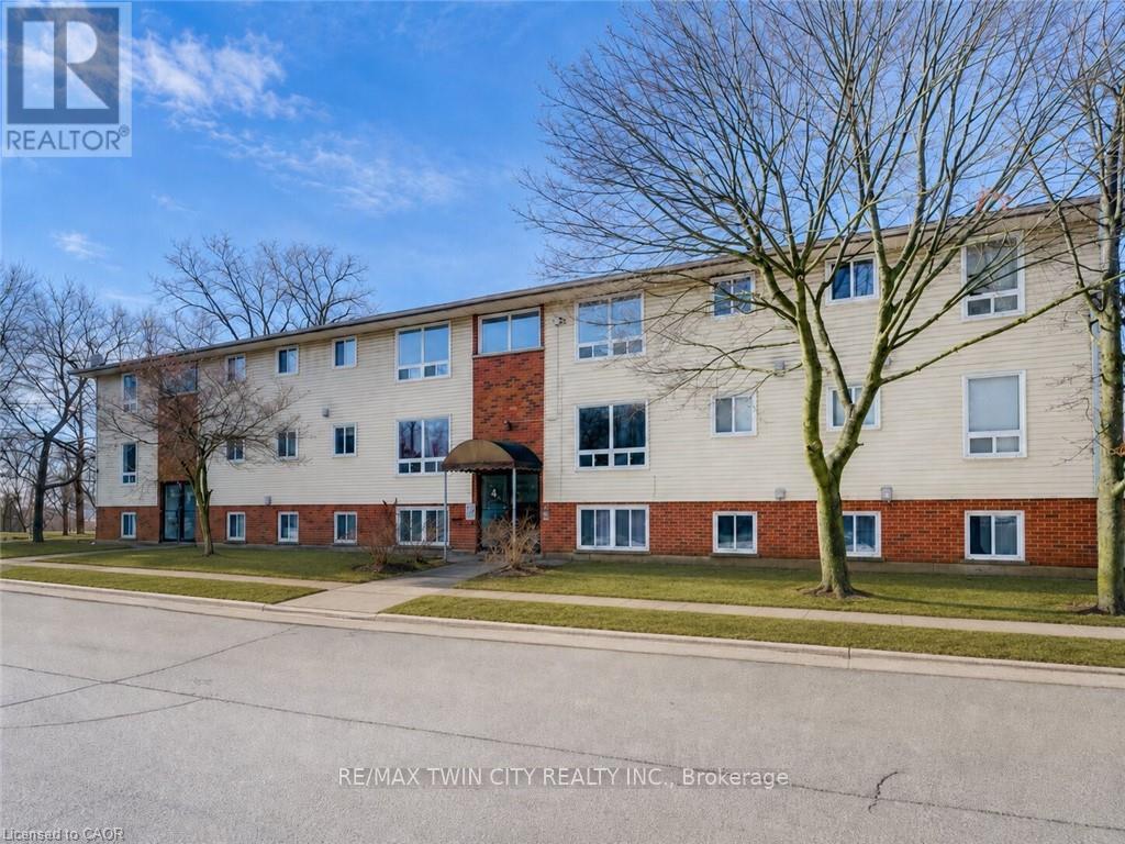 15 - 119 CEDAR STREET S
