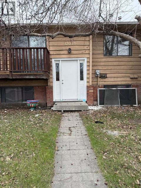 B, 1207 44 Street SE Calgary AB T2A5E6