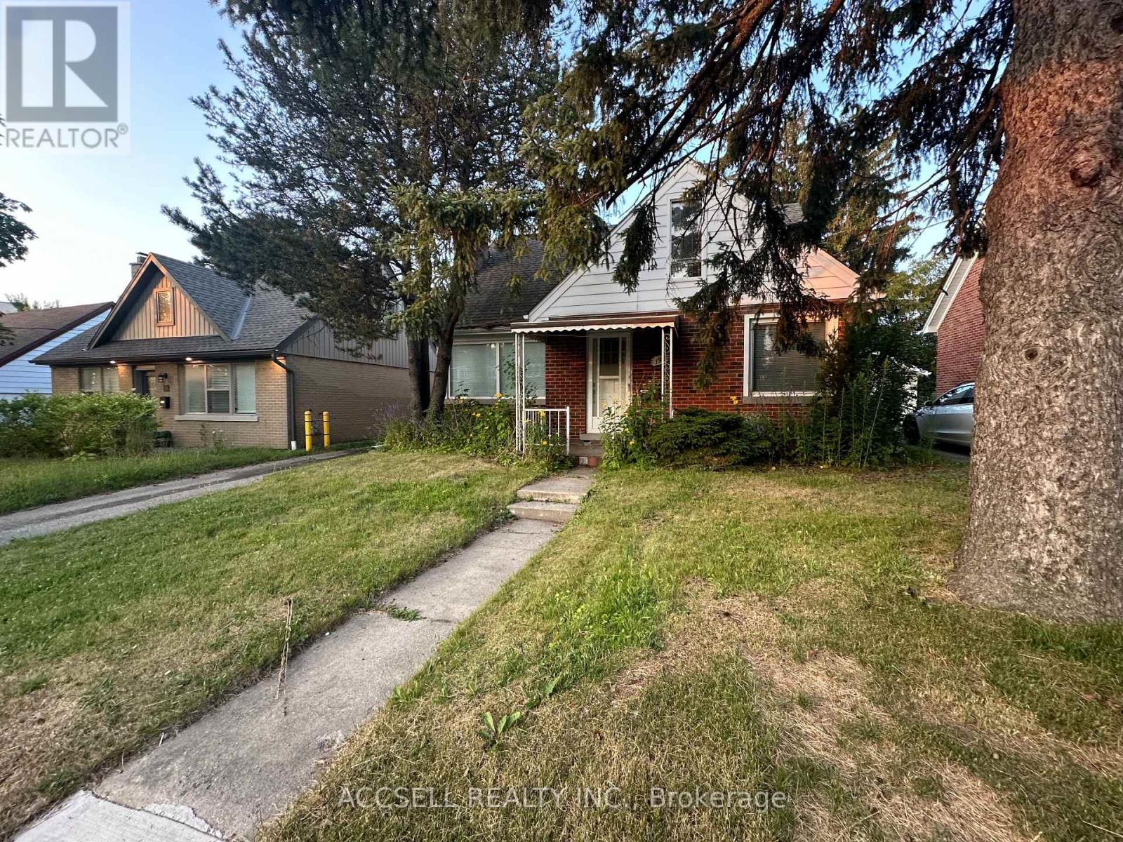 198 HIGHLAND ROAD E