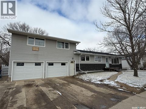 113 7th AVENUE SE Weyburn SK S4H1Z3