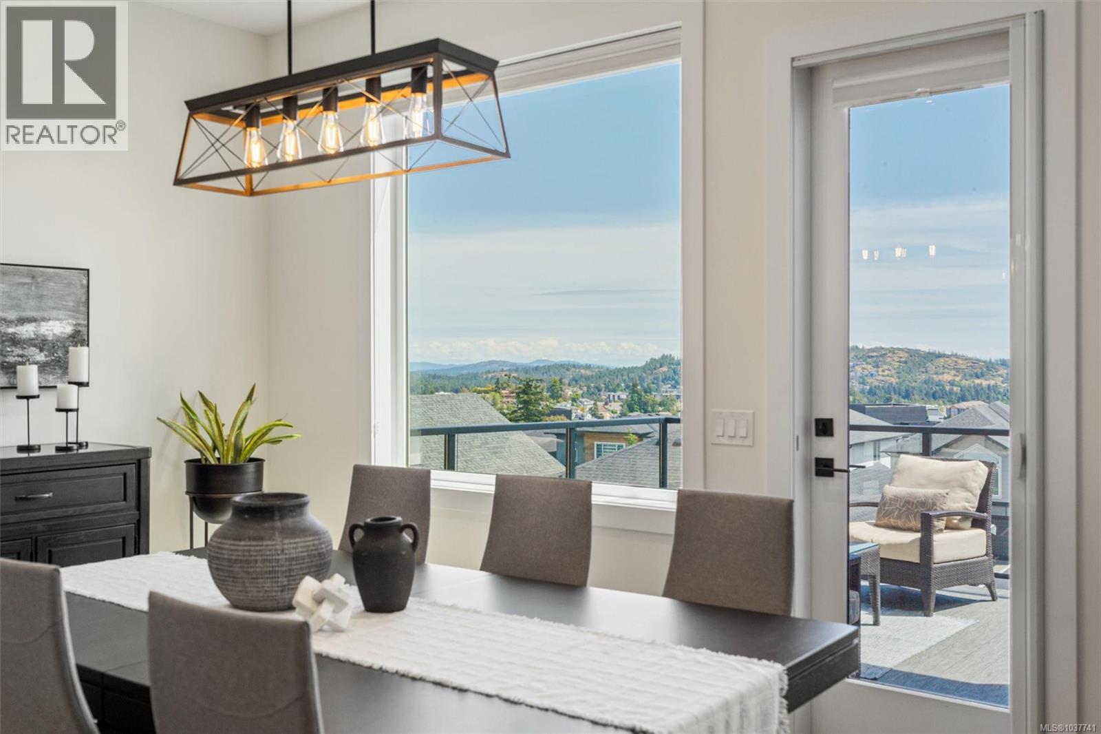 2423 Azurite Cres