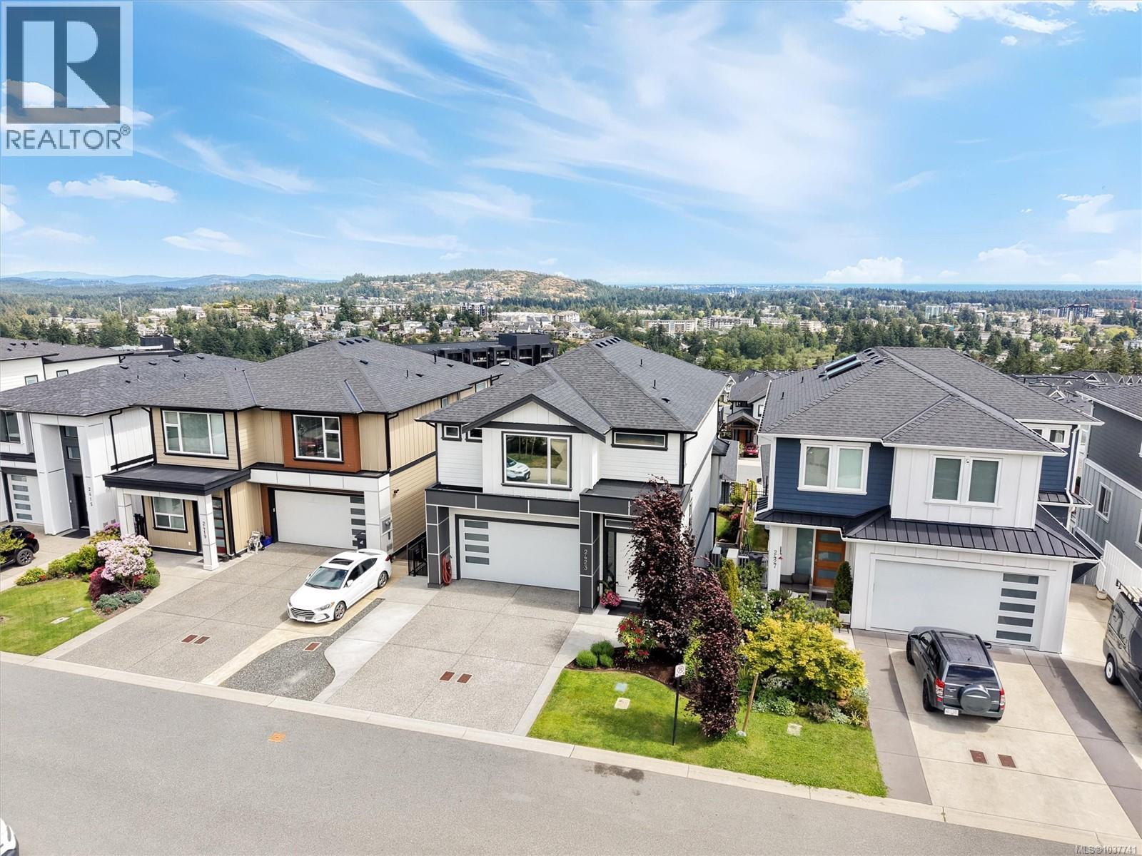2423 Azurite Cres