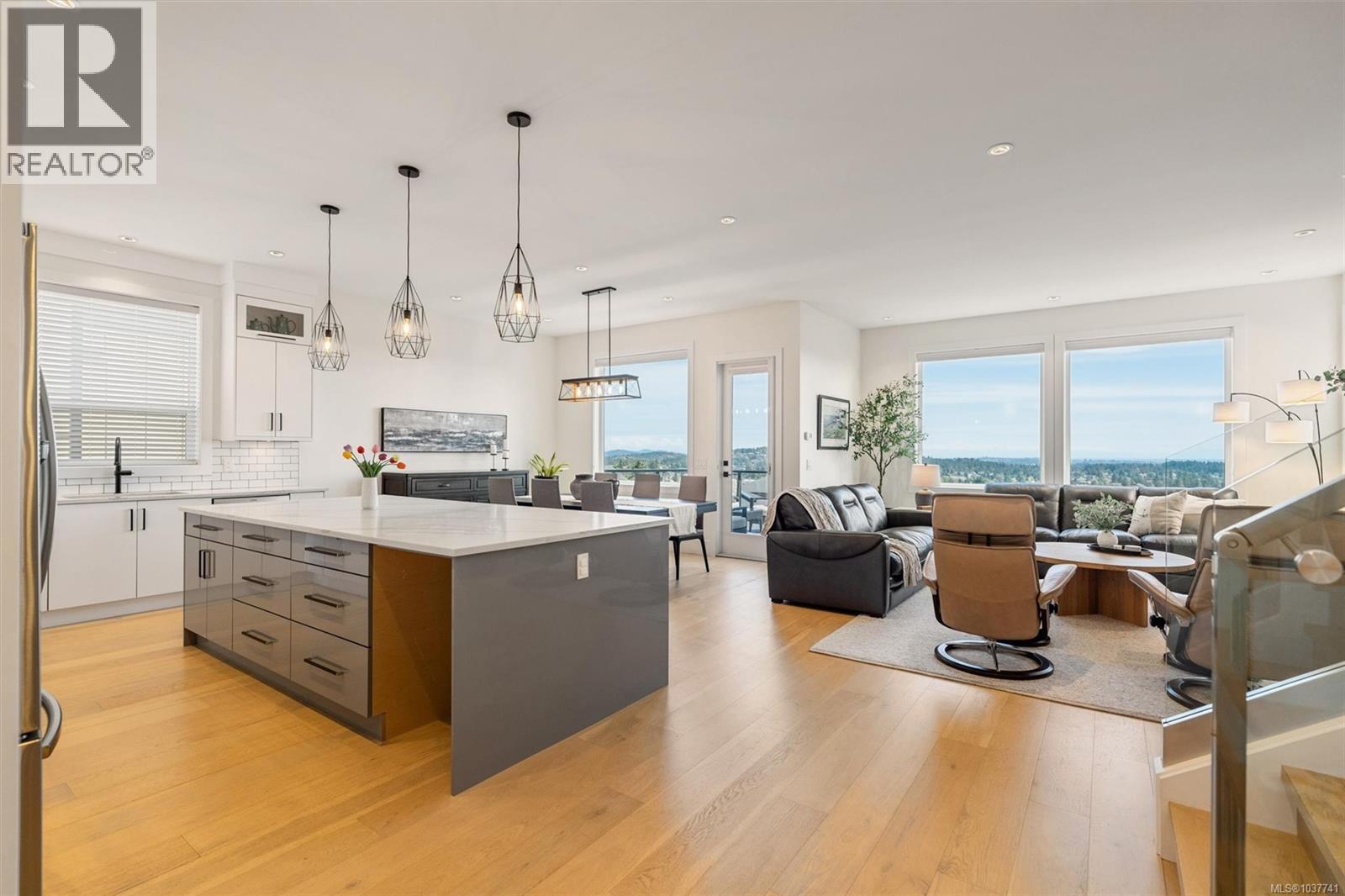 2423 Azurite Cres