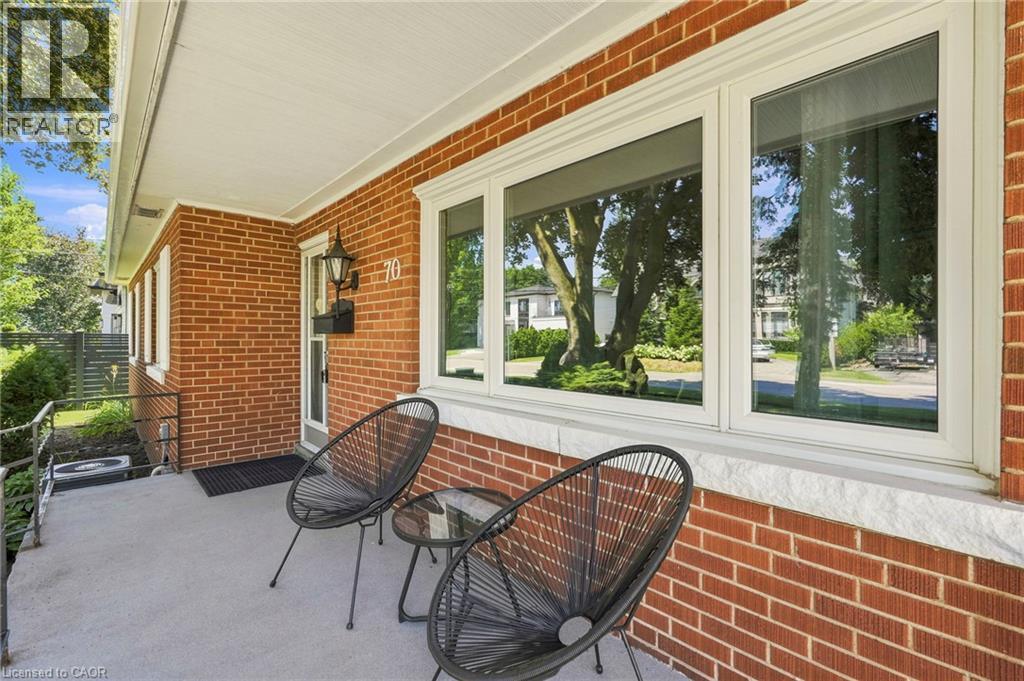 70 FLORESTA Court