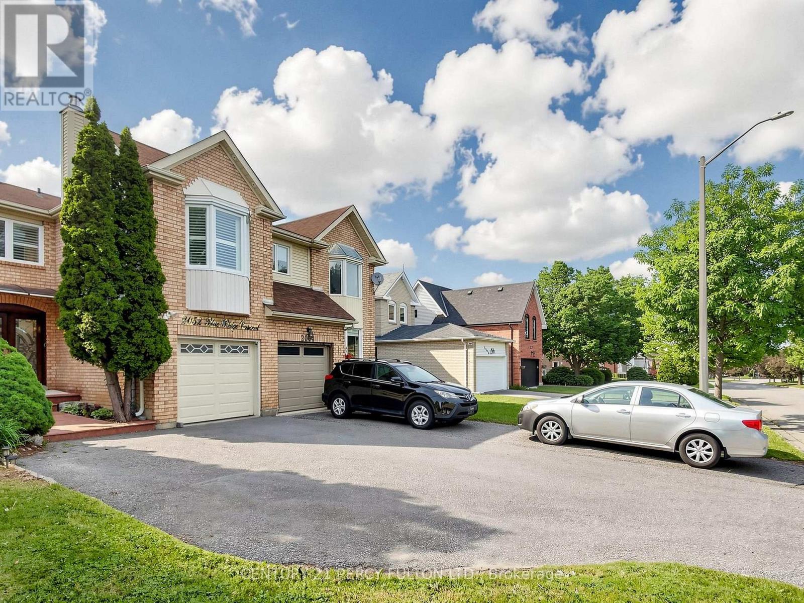 2052 BLUE RIDGE CRESCENT