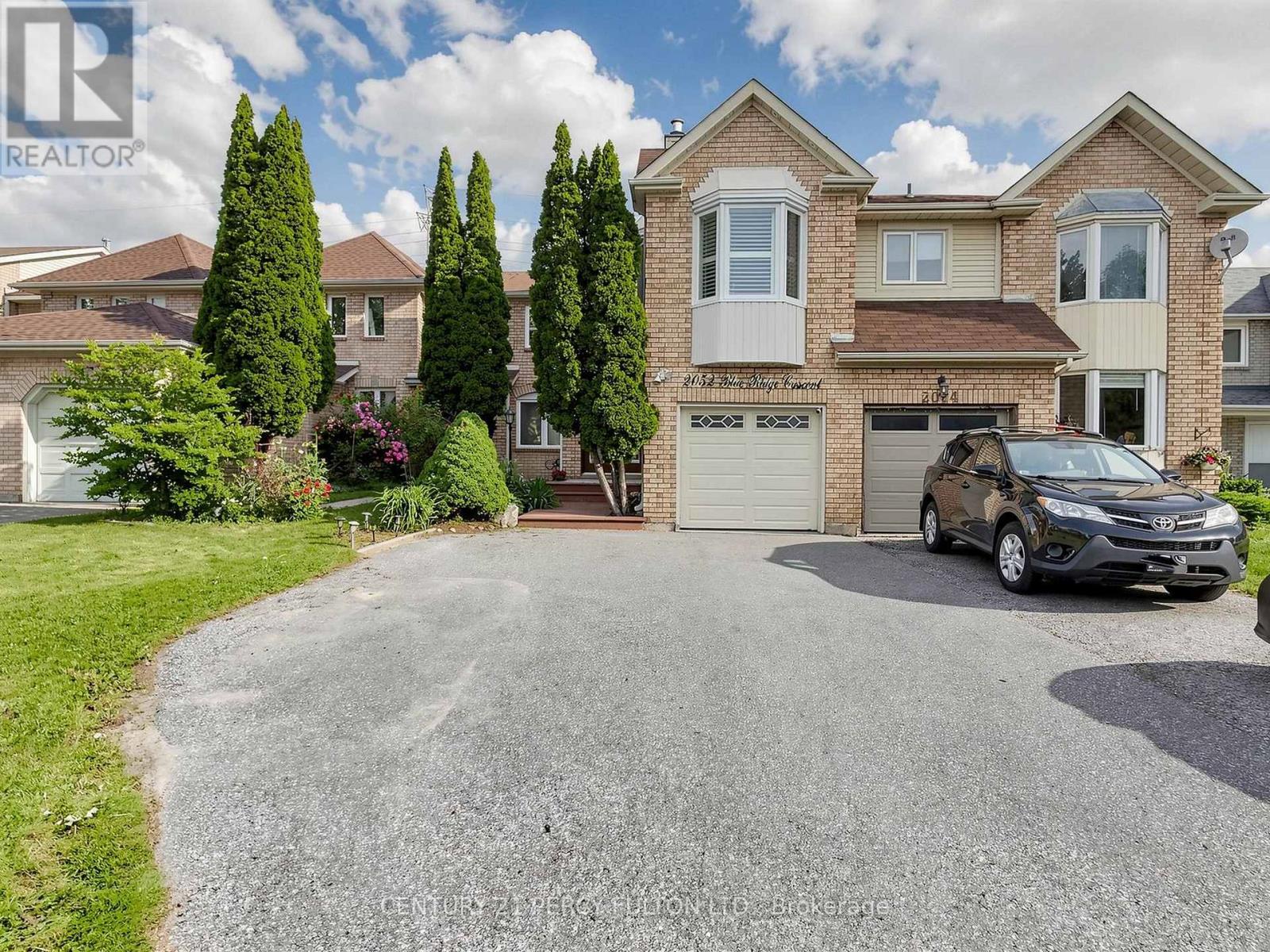 2052 BLUE RIDGE CRESCENT