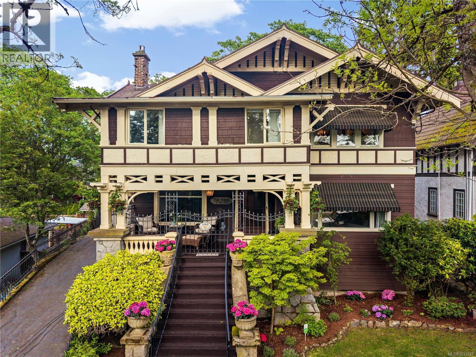 1069 Joan Cres