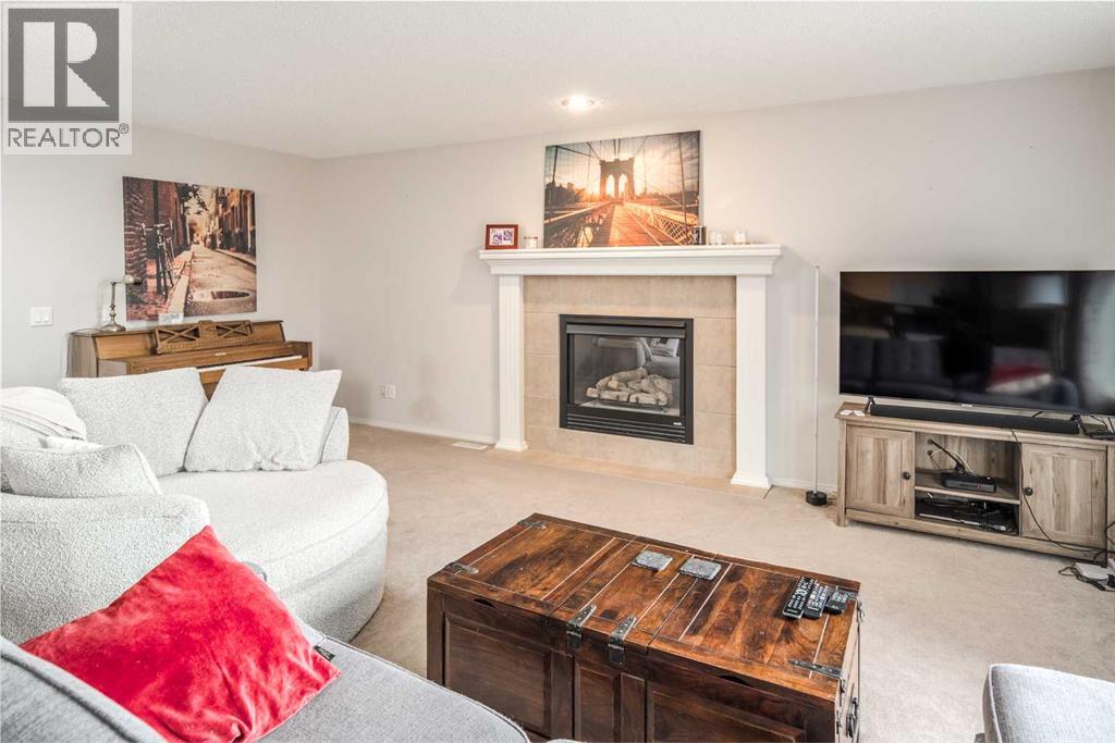 4 Springbank Bay SW