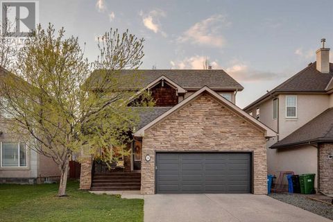 16 Strathlea Close SW Calgary AB T3H5C6