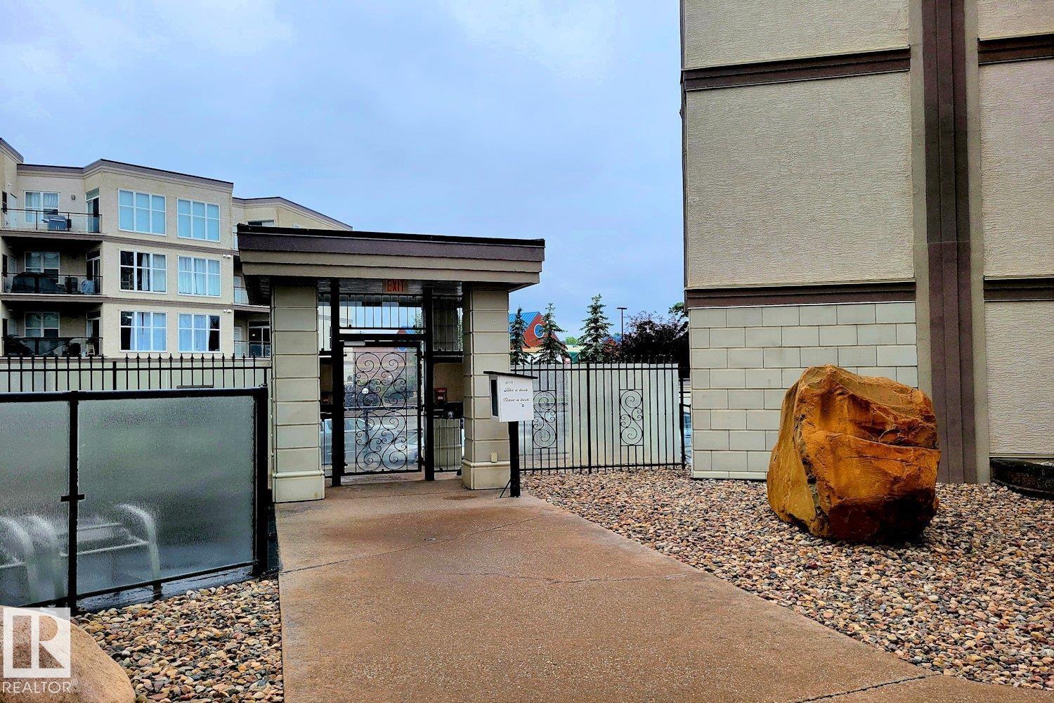 #102 4835 104A ST NW