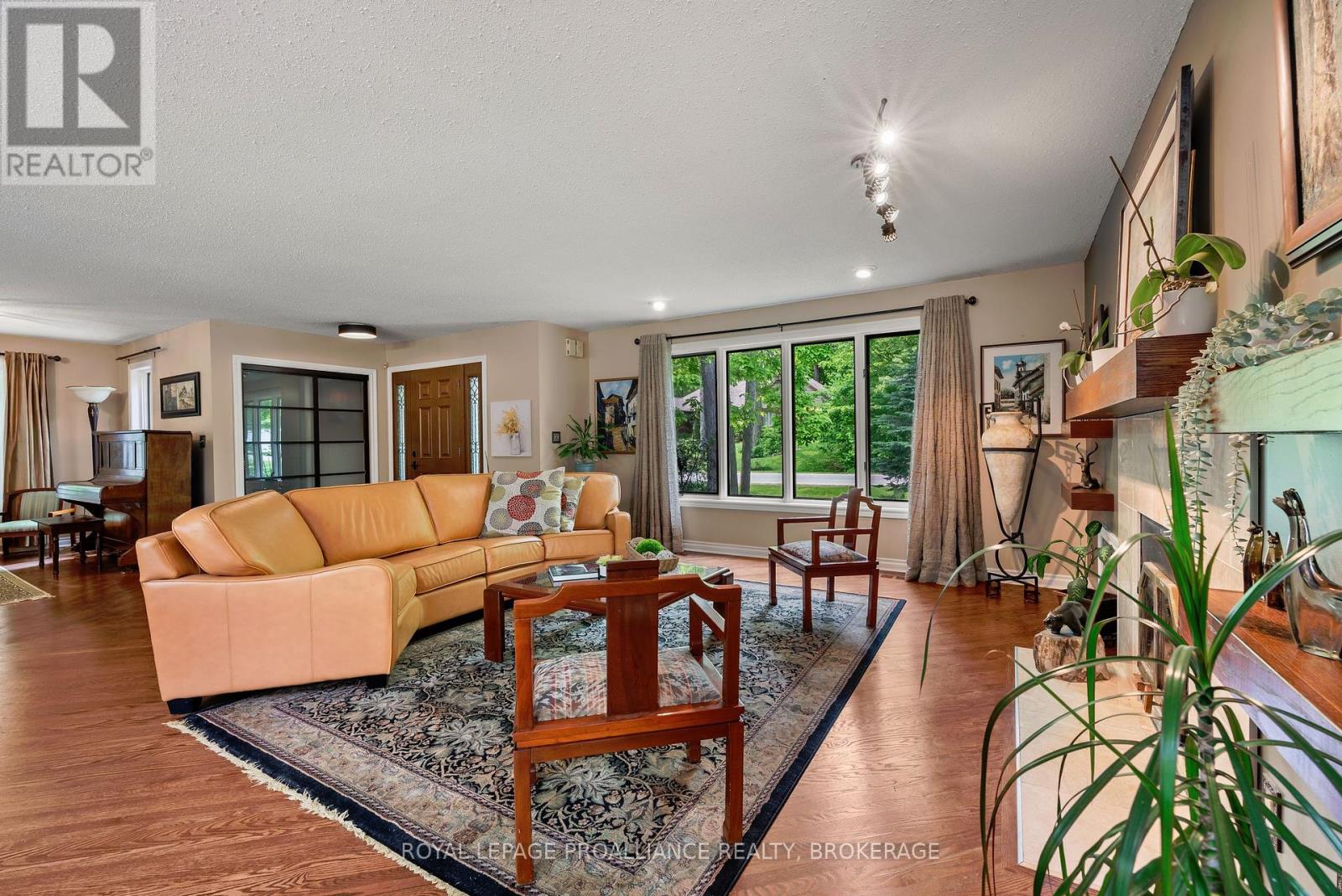 15 FOREST DRIVE