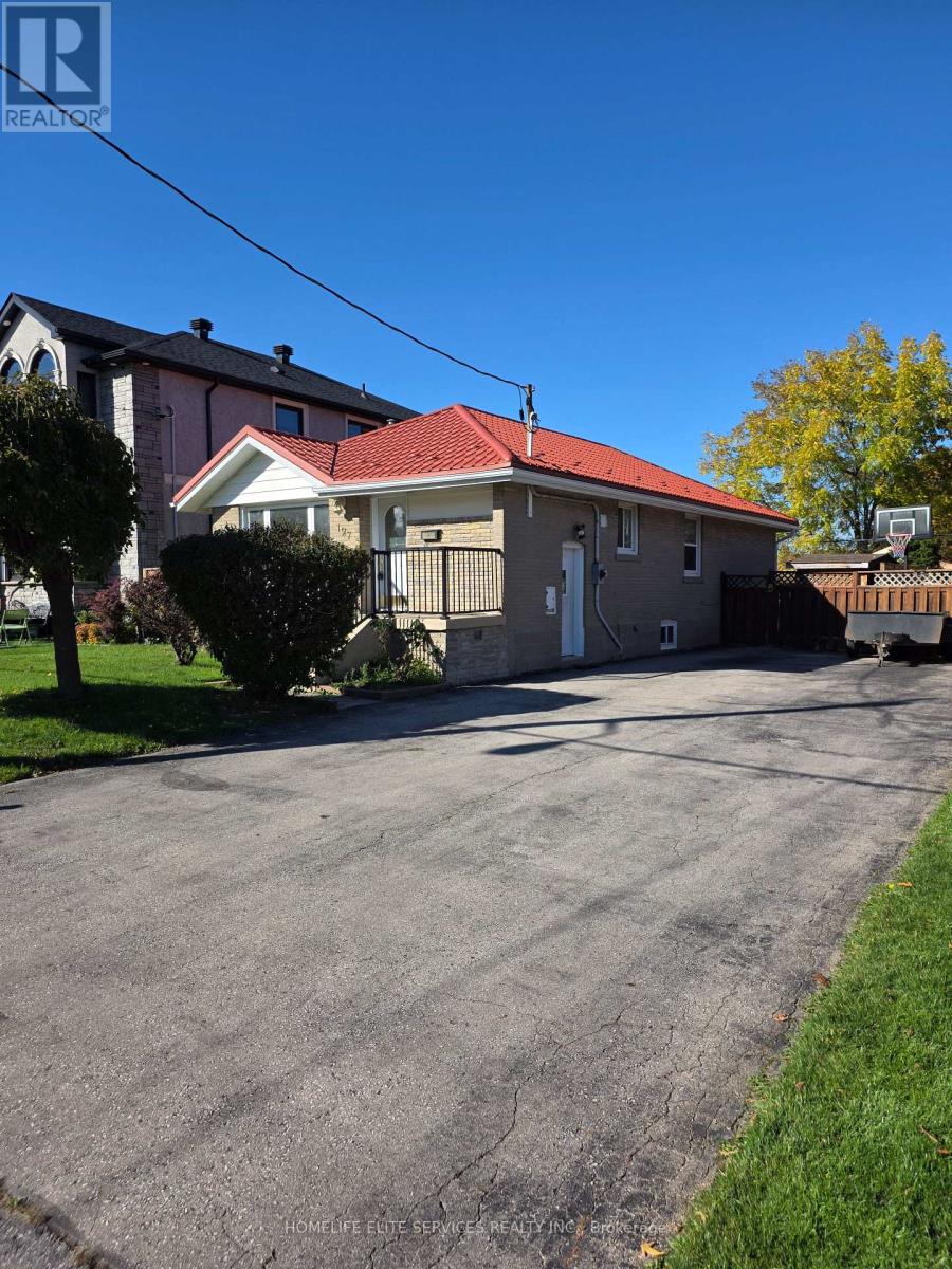 127 BUDEA CRESCENT