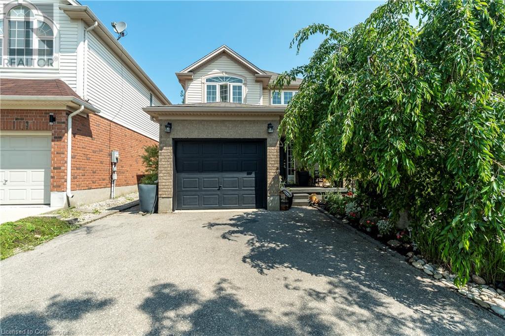 584 COMMONWEALTH Crescent