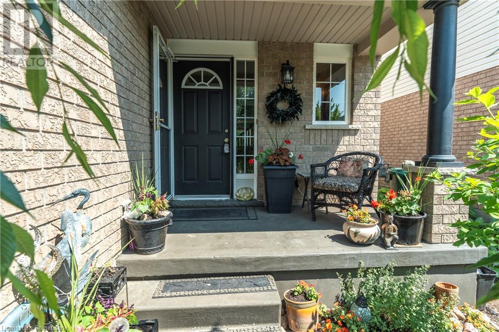 584 COMMONWEALTH Crescent