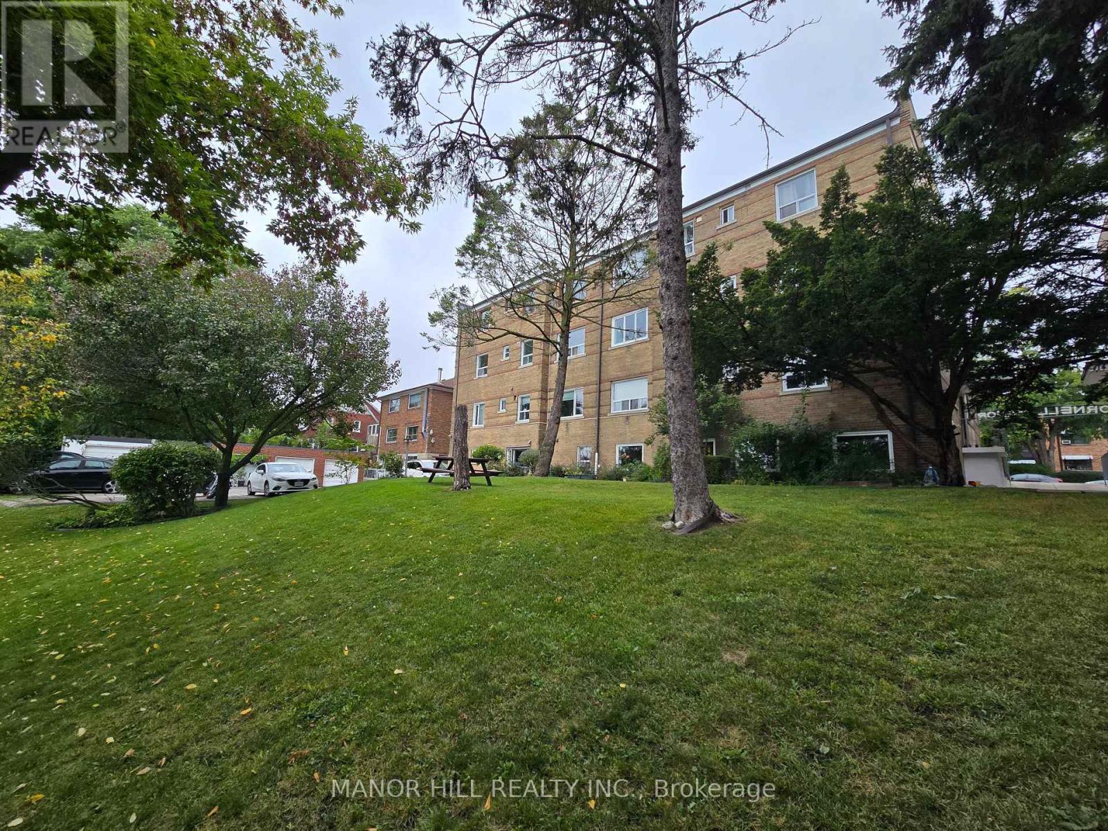 18 - 2697 LAKE SHORE BOULEVARD W