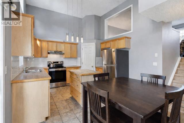 22 Country Hills Cove NW