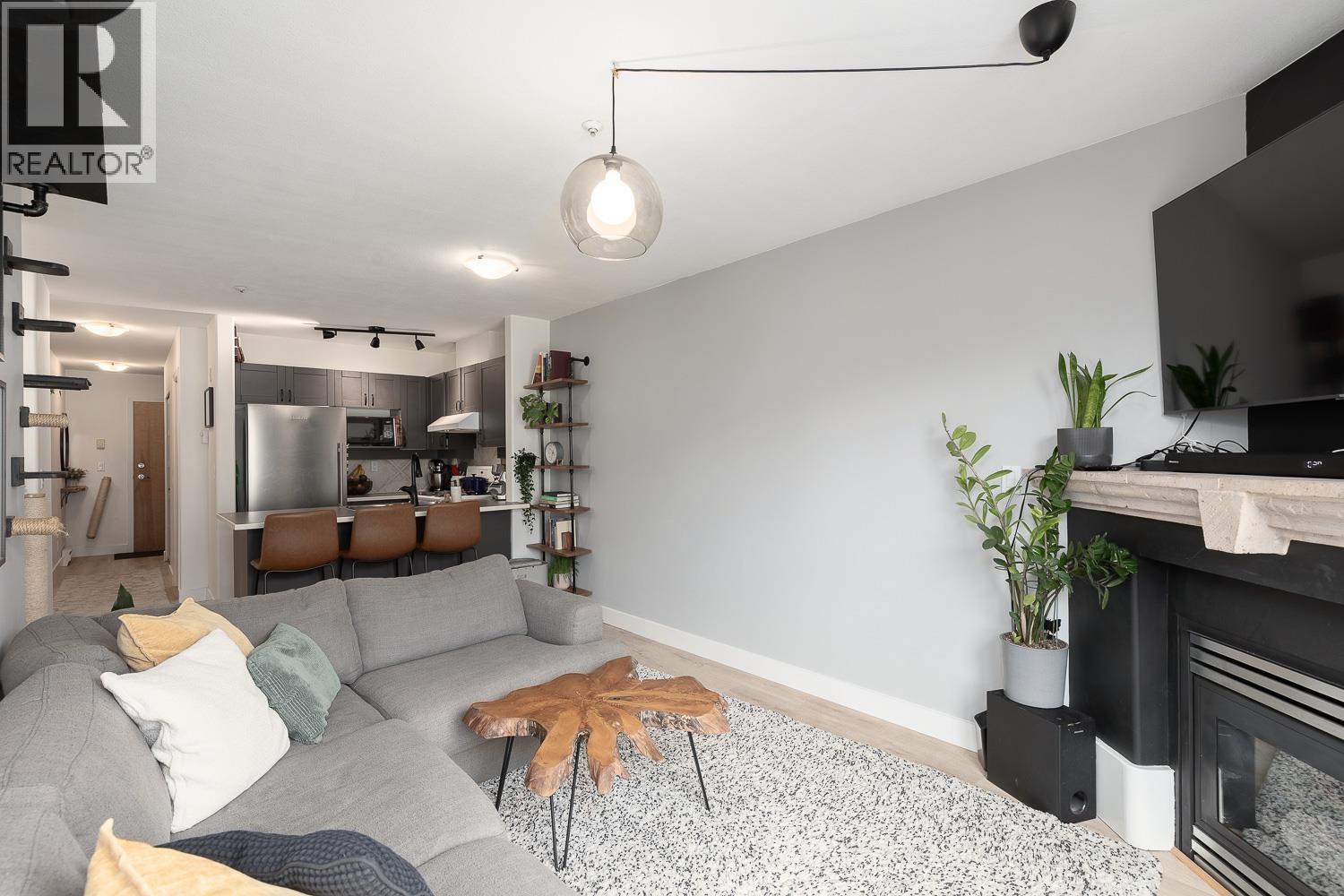 405 2688 VINE STREET