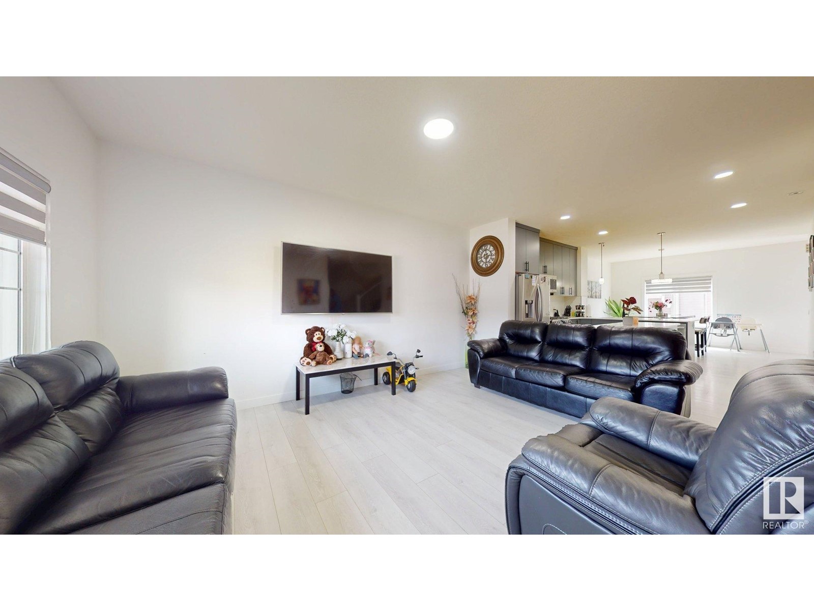 1645 PLUM CI SW